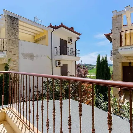 בית נופש Heliophilia 3-bdrm Maisonette In *