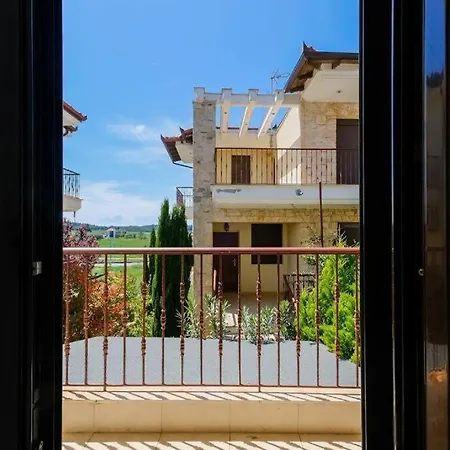 Heliophilia 3-bdrm Maisonette In Néa Fókaia