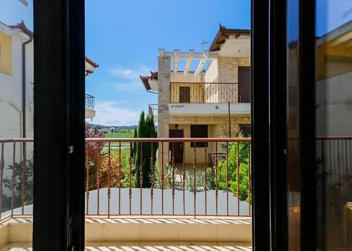 Heliophilia 3-bdrm Maisonette In Néa Fókaia