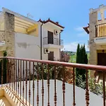 펜션 Heliophilia 3-bdrm Maisonette In *