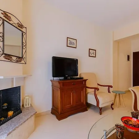 Holiday home Heliophilia 3-bdrm Maisonette In Nea Fokea